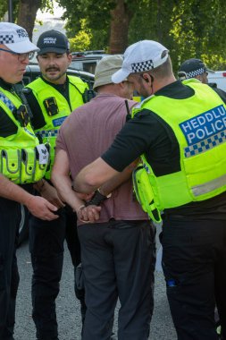 Londra, Birleşik Krallık, 9 Ağustos 2025 - Londra Parlamento Meydanı 'nda Filistin Eylem Protestosu, polis bir protestocuyu tutukladı