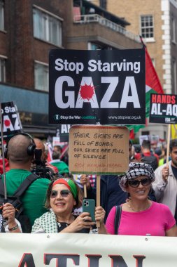 Londra, Birleşik Krallık, 9 Ağustos 2025 - Filistin yanlısı, Londra 'nın merkezinde Gazze' de Savaş Karşıtı Protesto, Gazze 'de açlık grevine son verilmesi yönünde bir işaret