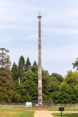 Virginia Su, Birleşik Krallık, 6 Ağustos 2025: Virjinya Suyunda Totem Kutbu manzarası, Windsor Büyük Parkı 'nın bir parçası