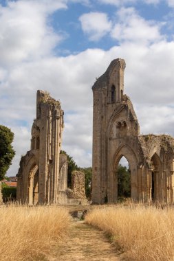 Glastonbury, Birleşik Krallık, 21 Ağustos 2025: Bir zamanlar İngiltere 'nin en zengin manastırlarından biri olan Glastonbury Manastırı' nın kalıntıları