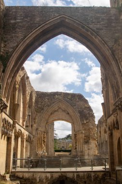 Glastonbury, Birleşik Krallık, 21 Ağustos 2025: Bir zamanlar İngiltere 'nin en zengin manastırlarından biri olan Glastonbury Manastırı' nın kalıntıları