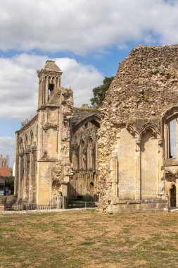 Glastonbury, Birleşik Krallık, 21 Ağustos 2025: Bir zamanlar İngiltere 'nin en zengin manastırlarından biri olan Glastonbury Manastırı' nın kalıntıları
