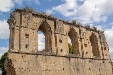 Glastonbury, Birleşik Krallık, 21 Ağustos 2025: Bir zamanlar İngiltere 'nin en zengin manastırlarından biri olan Glastonbury Manastırı' nın kalıntıları
