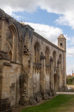 Glastonbury, Birleşik Krallık, 21 Ağustos 2025: Bir zamanlar İngiltere 'nin en zengin manastırlarından biri olan Glastonbury Manastırı' nın kalıntıları