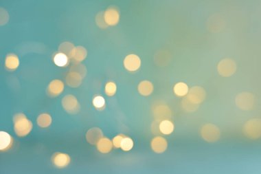 Noel ışığı arka planı. Parlak tatil arkaplanı. Yanıp sönen ışıkla odaklanmış arkaplan. Bulanık Bokeh. Yüksek kalite fotoğraf