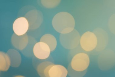 Noel ışığı arka planı. Parlak tatil arkaplanı. Yanıp sönen ışıkla odaklanmış arkaplan. Bulanık Bokeh. Yüksek kalite fotoğraf