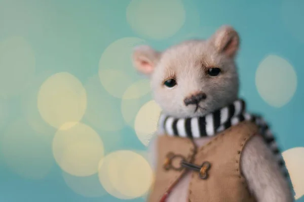 Niedlichen Teddybär Isoliert Auf Weihnachten Licht Hintergrund Feiertagsglühende Kulisse Defokussierter — Stockfoto