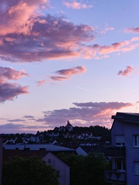 Fulda 'nın Frauenberg Manastırı' yla gün batımındaki altın saat manzarası. Yüksek kalite fotoğraf