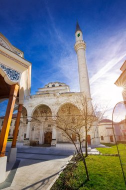 Bosna-Hersek 'in Banja Luka şehir merkezindeki Ferhat Paşa Ferhadiye camii. Yüksek kalite fotoğraf