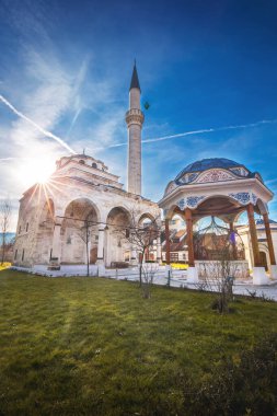 Bosna-Hersek 'in Banja Luka şehir merkezindeki Ferhat Paşa Ferhadiye camii. Yüksek kalite fotoğraf