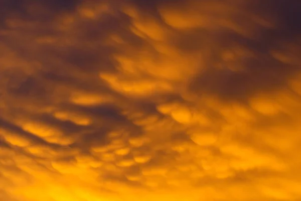 Bangkok, Tayland 'dan güneş doğmadan önce gökyüzü.