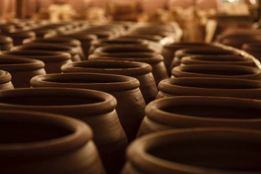 Tayland kültürü. Ratchaburi 'den geleneksel seramik çömlek.