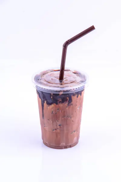 Buzlu çikolata. Yaz için tuğla duvar zeminli içecek.