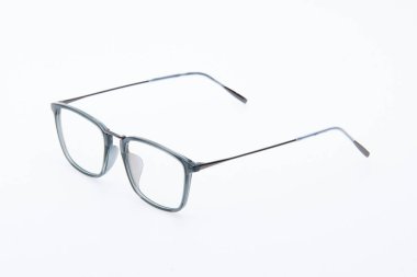 Retro gözlük tarzı. Moda güneş gözlüğü beyaz arkaplanda gri çerçeveler.