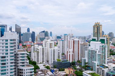 Bangkok 'ta güneş doğmadan önce gökyüzü.