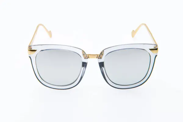 Moda gözlükleri beyaz arkaplanda berrak çerçeveler.
