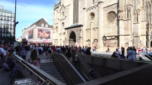 Viena Austria Iulie 2023 Catedrala Ștefan Metroul Intrare Piața Stephansplatz — Videoclip de stoc