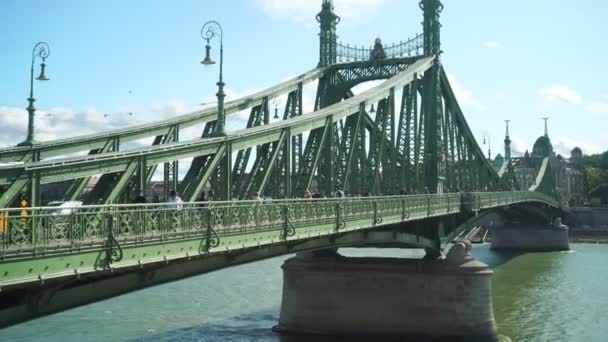 Budapest Hungary July 2023 Chain Bridge Szchenyi Lnchd Tourist — Stock Video