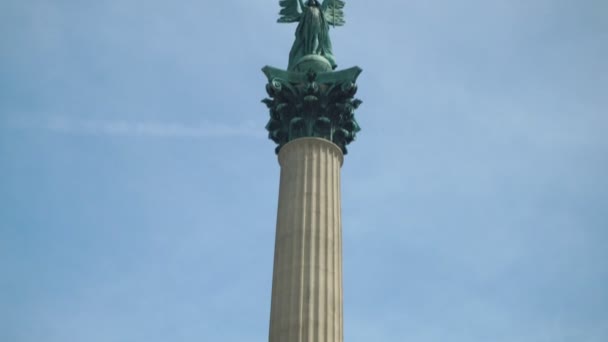 匈牙利布达佩斯 2023年7月28日 Hsk Tere英雄广场 游客拍照 — 图库视频影像