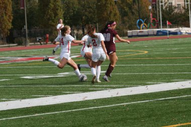 Wash U (Bears) St. Louis Kampüsü 'ndeki Francis Olimpik Sahası' nda Chicago Üniversitesi (Maroons) kadın futbol takımına karşı. Maç berabere bitti. Wash U Bears, UAA 2023 Şampiyonluğu, UAA Kadınlar Futbol Şampiyonluğu 'nu kazandı.