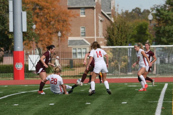 Wash U (Bears) St. Louis Kampüsü 'ndeki Francis Olimpik Sahası' nda Chicago Üniversitesi (Maroons) kadın futbol takımına karşı. Maç berabere bitti. Wash U Bears, UAA 2023 Şampiyonluğu, UAA Kadınlar Futbol Şampiyonluğu 'nu kazandı.