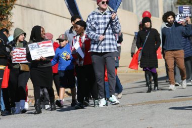 Gaziler Günü Geçidi 2023 St. Louis, Missouri, ABD 'de. Tören, Asker Anıt Parkı 'nda sona erdi.. 
