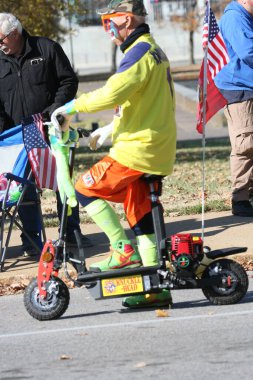 Gaziler Günü Geçidi 2023 St. Louis, Missouri, ABD 'de. Tören, Asker Anıt Parkı 'nda sona erdi.. 