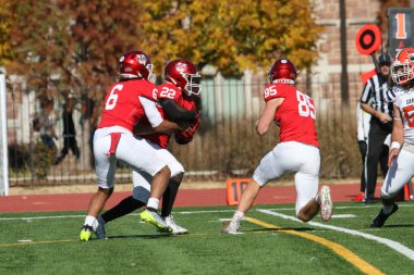 Wash U (Bears) - Francis Olympic Field St. Louis, Missouri 'de Carroll Üniversitesi (Pioneers) maçı. Washington U 35-23 kazanıyor. Stadyumda oynayan Amerikalı futbolcular