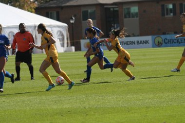 SLU Kadınlar Futbol Şampiyonası A10 Finalleri Lasalle Üniversitesi SLU maçı 3-0 kazandı. Kazanan St. Louis Üniversitesi 'nin NCAA Kadınlar Futbol Şampiyonası' nda yer alması garantilendi.
