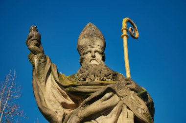 Prag, Charles Köprüsü 'nde Aziz Augustine Anıtı. Çek Cumhuriyeti.