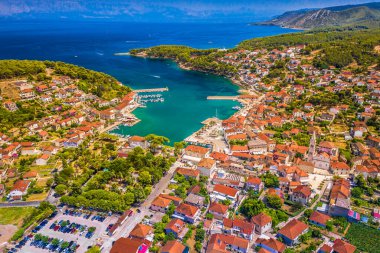 Mermer Jelsa kasabası, ada Hvar, Hırvat popüler seyahat merkezleri nefes kesici bir manzara..