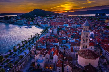 Split Eski Kasabası 'nda gün batımı, Hırvatistan ve Akdeniz' deki popüler turizm beldesi