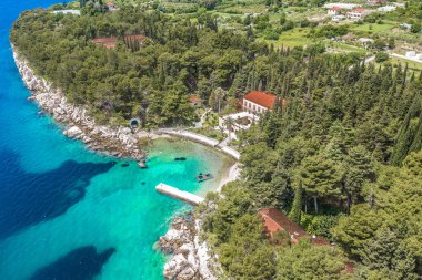 Split şehrindeki popüler mekanın manzarası, Marjan tepesi simgeleri.