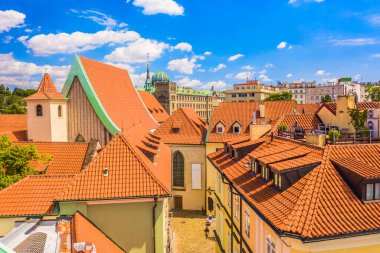 Prag Eski Kenti, Çek Cumhuriyeti 'nin çarpıcı bir manzarası, tarihi yapılar ve modern mimari arasındaki benzersiz zıtlığı gözler önüne seriyor, şehirleri zengin kültür mirası ve gelişen kentsel manzara ele geçiriyor.