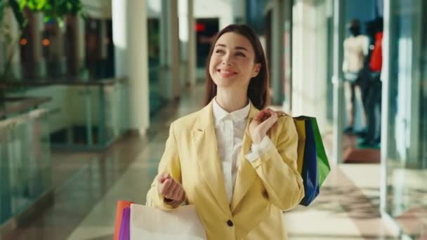 Usmála Žena Zákazník Cítí Šťastný Nakupování Kupující Jde Obchoďáku Mnoha — Stock video