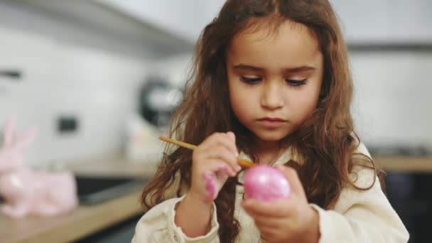 Beautiful Little Girl Painting Eggs Pink Paint Traditional Spring Dinner — Wideo stockowe