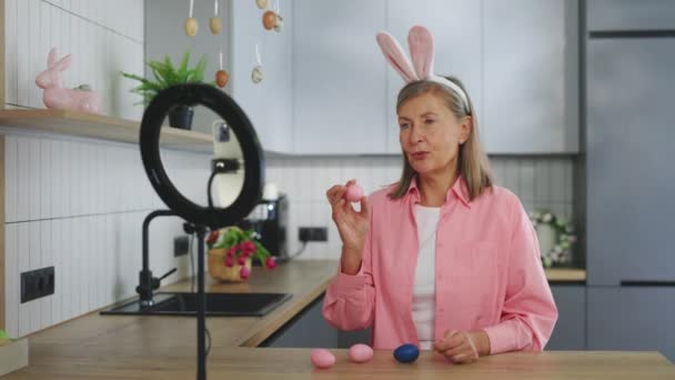 Charming Senior Woman Conducts Lesson Easter Eggs Coloring Video Blog — Stock Video