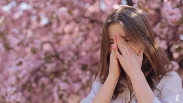 Irritated Caucasian Young Woman Standing Blooming Sakura Tree Scratching Itchy — Stock video