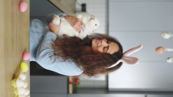 Vertical Video Portrait Happy Woman Holding Fluffy Easter Rabbit Wearing — Vídeo de stock