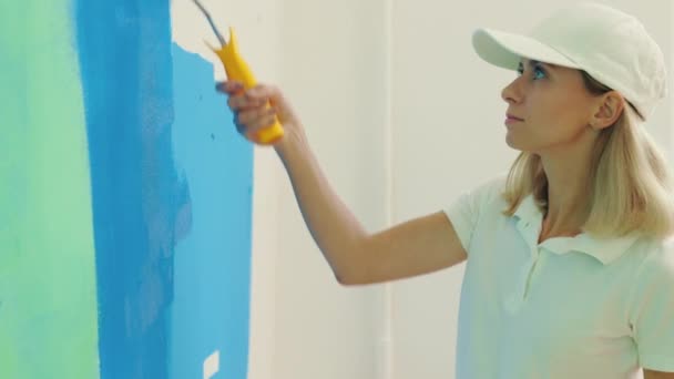 Side View Woman Worker Painting Company Paints Wall Female Wearing — Stockvideo