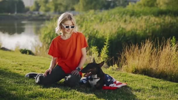 Beautiful Stylish Woman Sitting Grass Mini Bull Terrier Wrapped Usa — 비디오