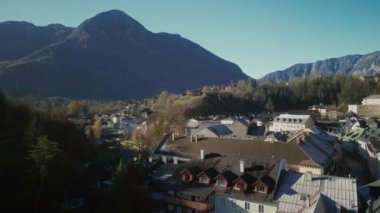 Bad Aussee 'nin havadan görünüşü. Styria Federal Eyaleti, Avusturya 'daki Resort Town' da. Alplerdeki Antik Şehir 'in Çatıları. Turizm ve Seyahat Konsepti