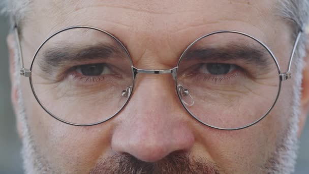 Close Good Looking Caucasian Businessman Glasses Looking Far Serious Thoughtful — Vídeos de Stock