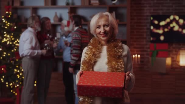 Happy Senor Woman Standing Holding Christmas Present Showing Camera Atractiva — Vídeos de Stock