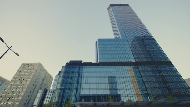 Low View Vast Glass Edifício Escritórios Moderno Distrito Negócios Negócios — Vídeo de Stock