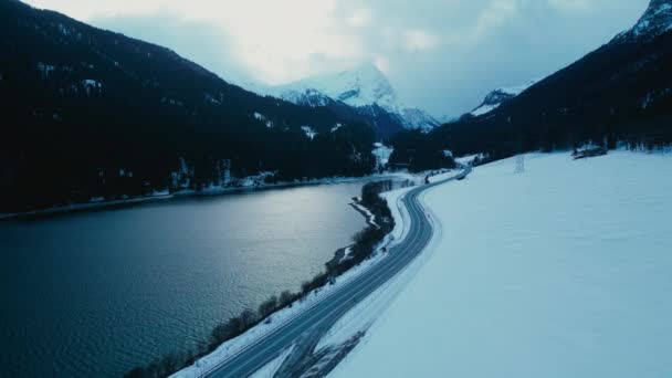 Widok Lotu Ptaka Szwajcarskie Drogi Górskie Pokazuje Idealną Harmonię Pomiędzy — Wideo stockowe