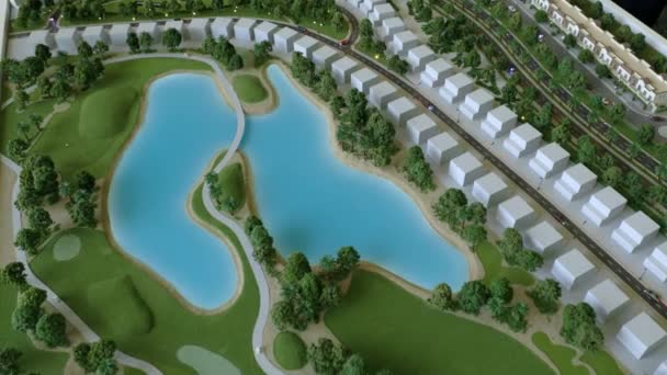 Plan Binası Nın Üst Görünümü Modern Bölgenin Prototipi Gölet Yanında — Stok video
