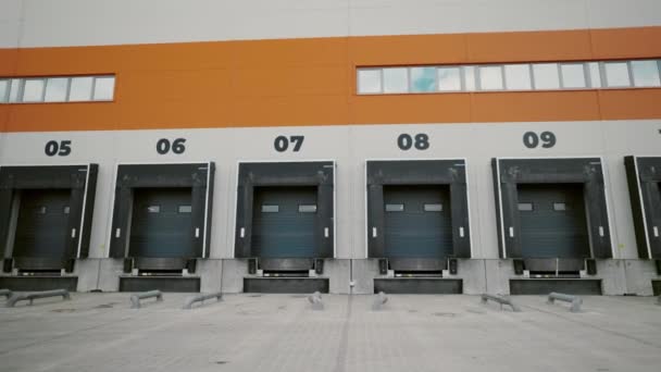 Grand Parking Unoccupied Près Centre Logistique Fournissant Espace Étendu Pour — Video