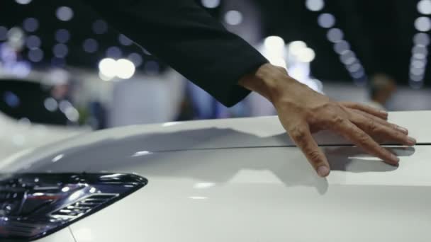 Mans Hand Touching Car Dan Checking Scratches Manajer Inspeksi Mobil — Stok Video