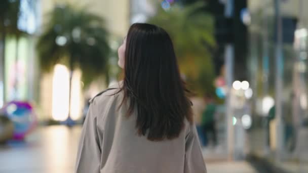 Back View Long Haired Attractive Tourist Walking Looking Night Streets — Stock Video